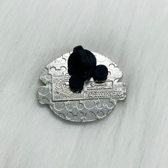 🔮 5/25 Disney Adventureland Tiki God Tsum Tsum Pin - Picture 3 of 3